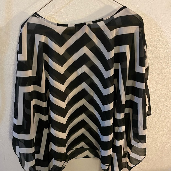 Chevron Sheer Top - Picture 3 of 4